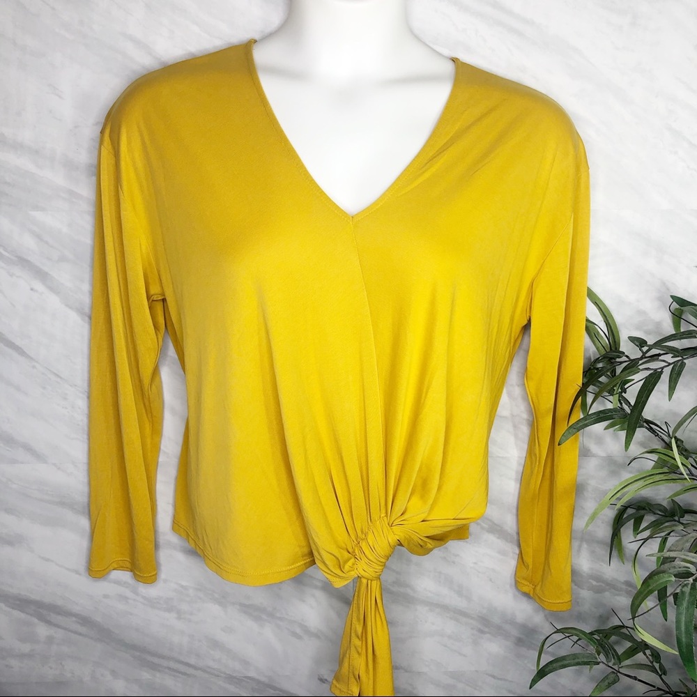 ASTR Soft Yellow Tie Front Blouse Large
